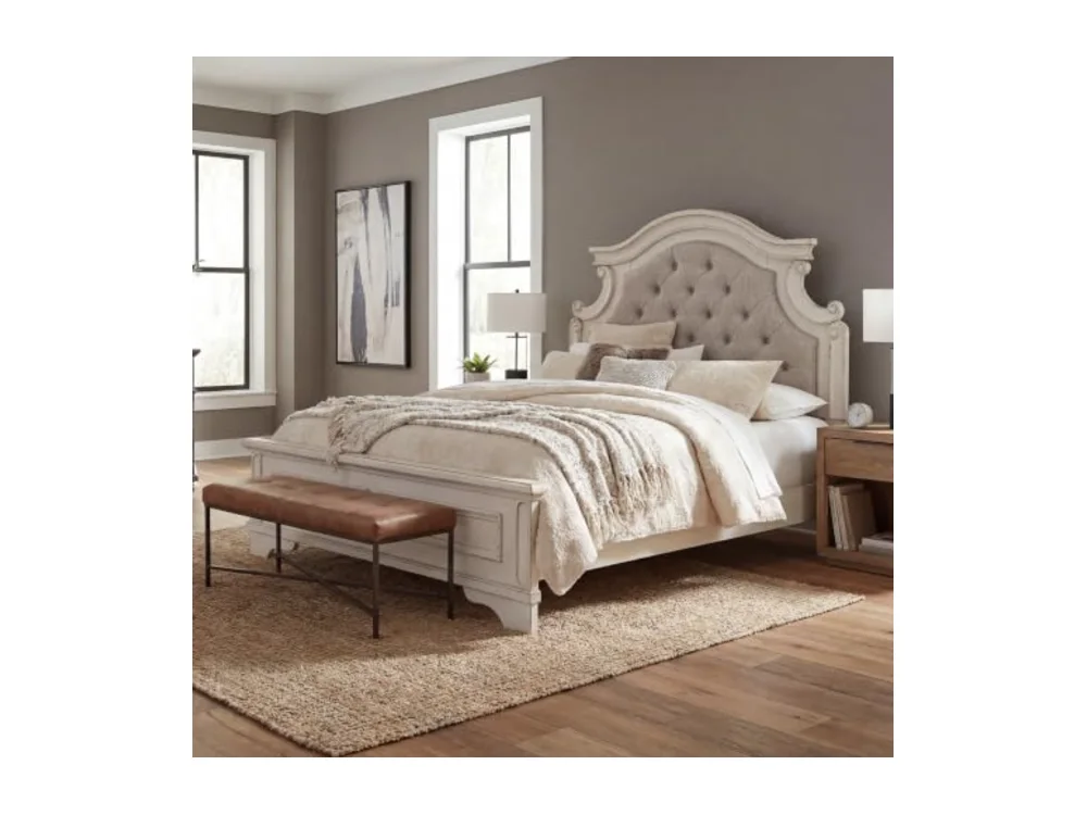 Realyn Full Upholstered Panel Bed