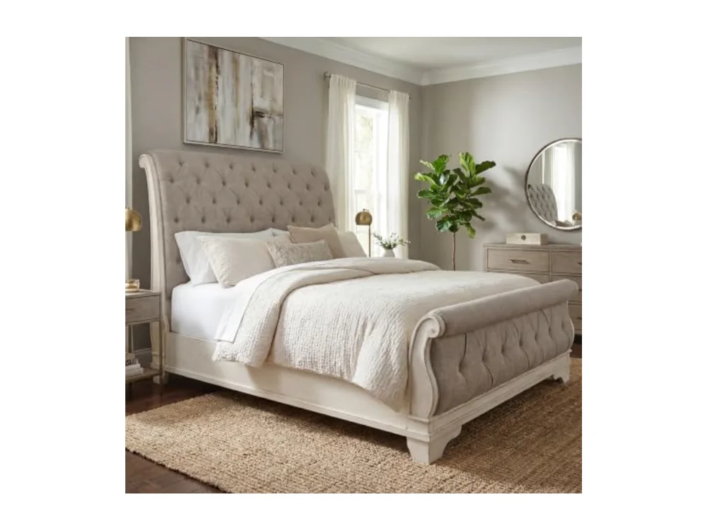 Realyn Upholstered King Sleigh Bed