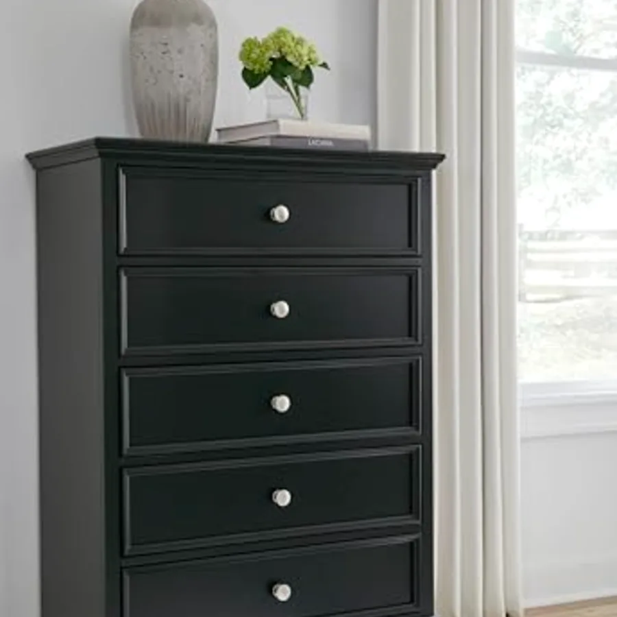 Chest of Drawers view 2
