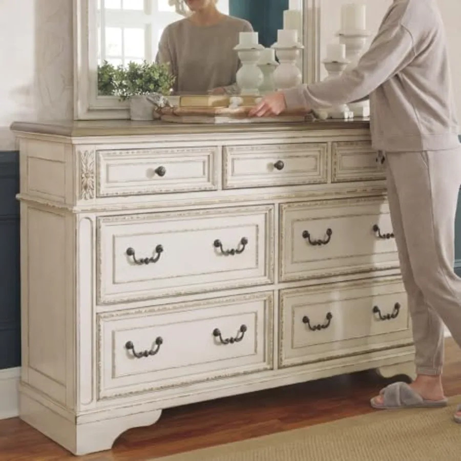 Realyn 7 Drawer Dresser and Mirror view 2