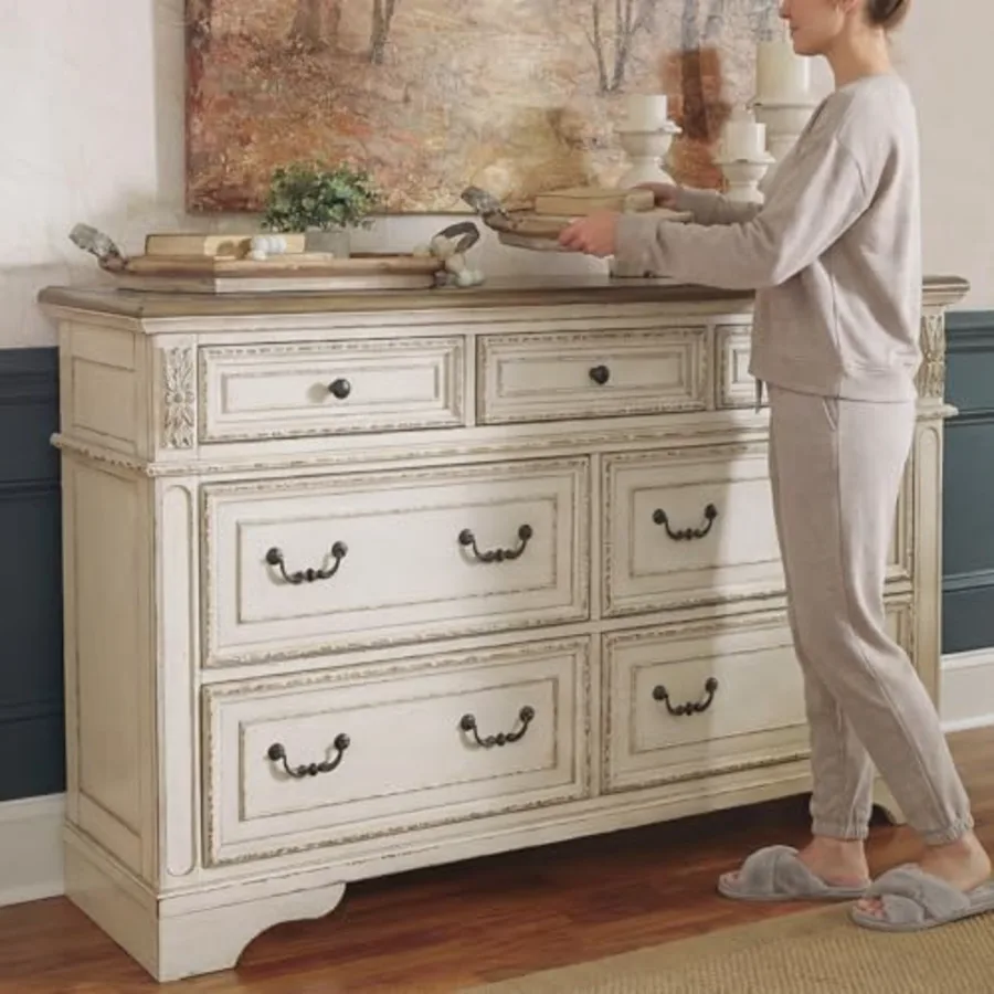 Realyn French Country 7 Drawer Dresser view 2
