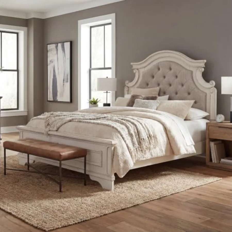 Realyn Full Upholstered Panel Bed